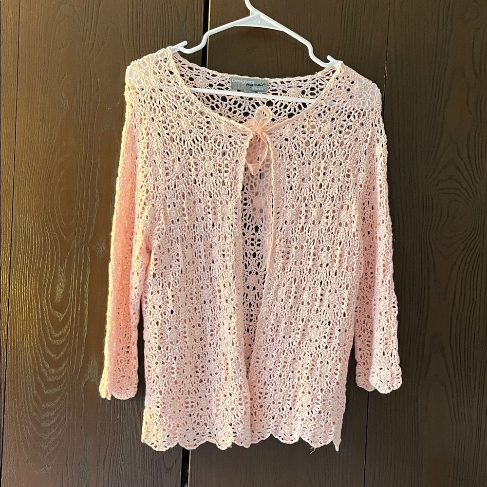 Designer’s Studio 3/4 sleeved, pink, crocheted sweater. Size Medium.